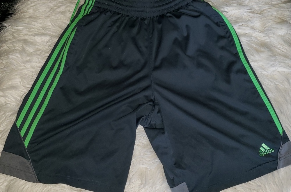 💜 4/$20   Adidas shorts small